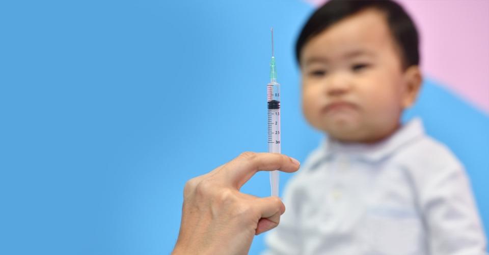 Philippino baby and polio shot