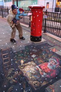 Julian Beever Street Art  - Santa